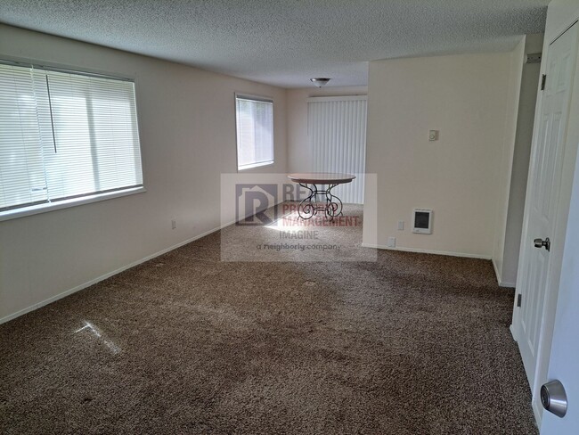 Building Photo - Check Out This Wonderful 2 bedroom, 2 bath...