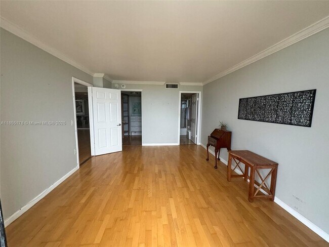Building Photo - 5600 N Flagler Dr