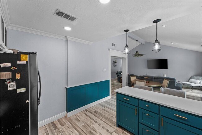 Building Photo - 16906 Rolling Acres Dr