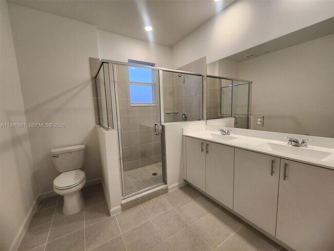 Building Photo - 2429 SE 28th Dr