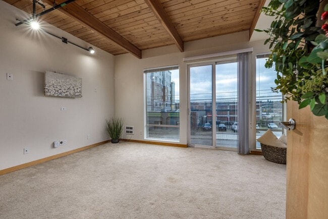 Building Photo - Unique townhouse with attached garage!