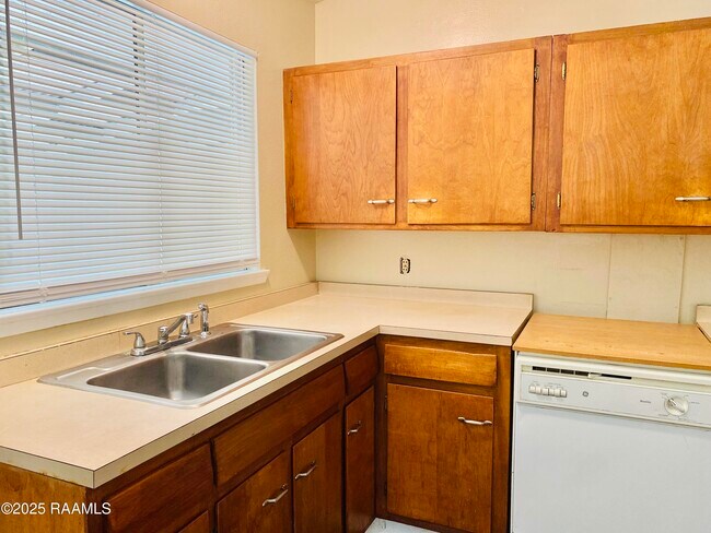 Building Photo - 912 Choctaw Dr