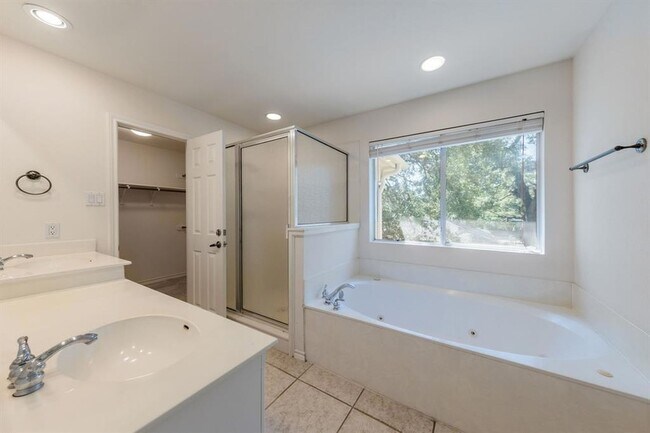Building Photo - 1704 Randolph Ridge Trail