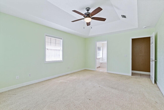 Building Photo - 208 Palm Cir