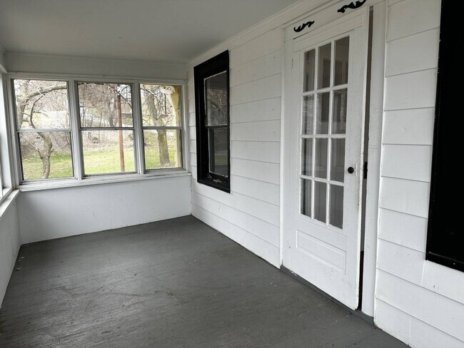 Building Photo - 27 Howard Rd