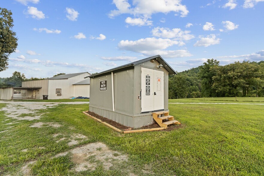 Building Photo - 2245 Winona Rd