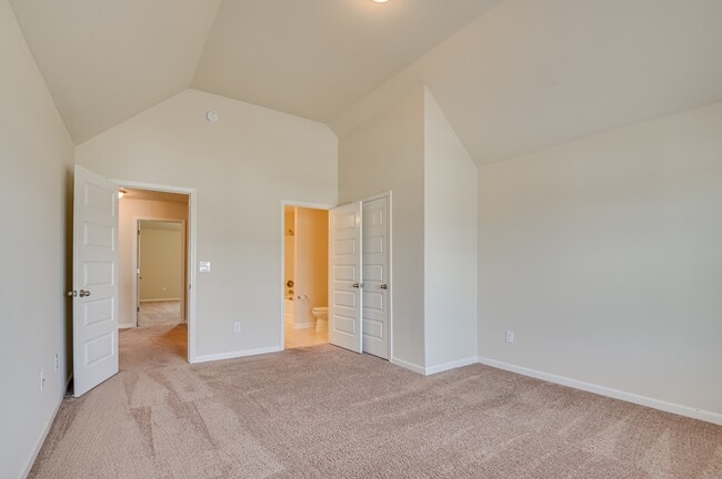 Building Photo - 5014 Vine Ln