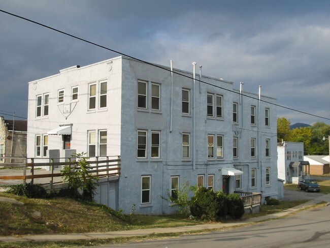 Building Photo - 2403 Williamson Rd
