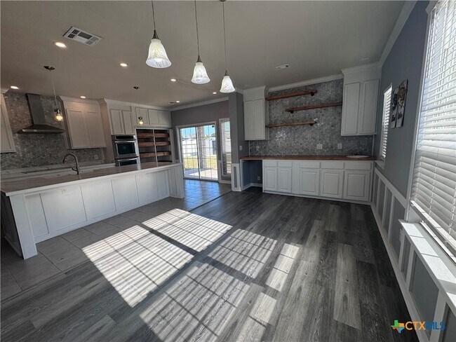 Building Photo - 701 Black Hills Trail