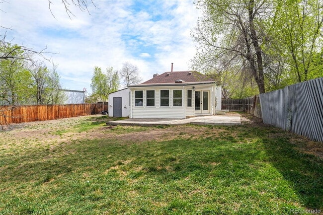 Building Photo - "Charming 3-Bedroom Home with 2 Full Baths in Prime Lakewood Location!"