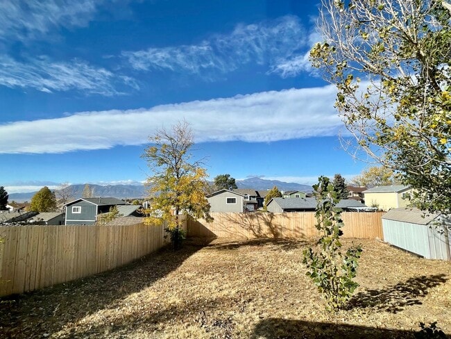 Building Photo - 2 Bedroom 1 Bath Rancher in Constitution H...