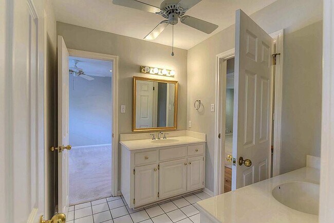 Building Photo - 14627 Carolcrest Dr