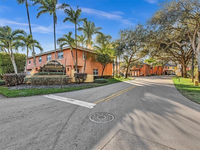 Building Photo - 6747 Sienna Club Dr