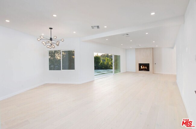 Building Photo - 645 Walther Way