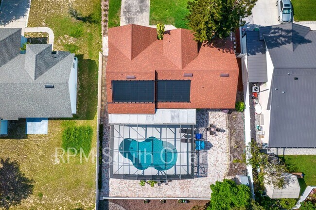Building Photo - 4 Bedroom, 2 bathroom, 2 car garage, pool, backyard, close to Universal Studios and International...