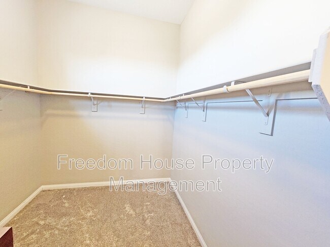 Building Photo - 4901 Fairwood Ct