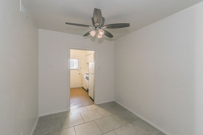 Building Photo - Charming Downstairs Apartment in the Heart of the Cultural District!