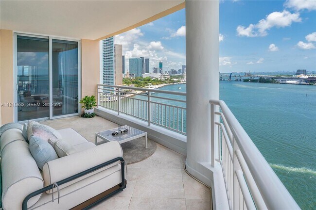 Building Photo - 848 Brickell Key Dr