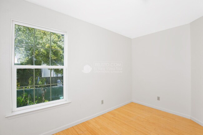 Building Photo - 3243 Davis St