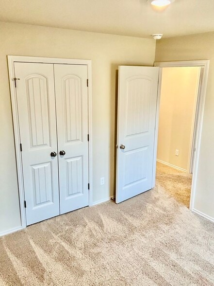 Building Photo - 303 Grn Valley Dr