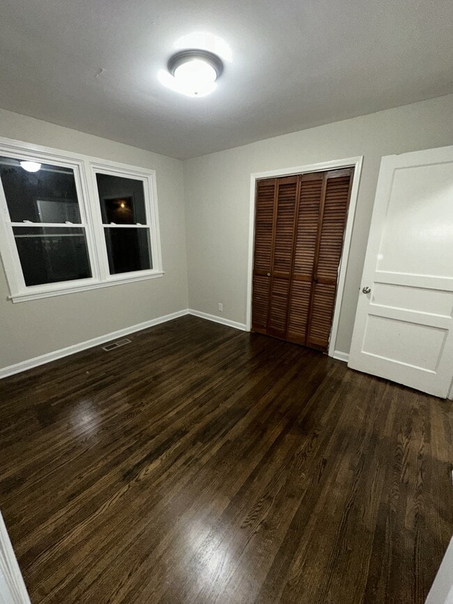 Building Photo - 2211 Larimore Dr