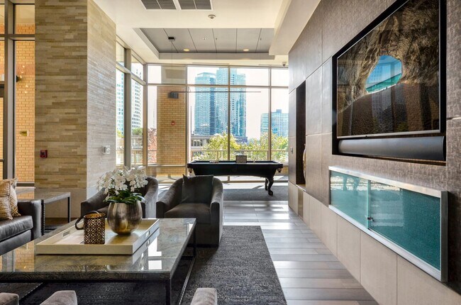 Building Photo - Bellevue Condo with Timeless Charm