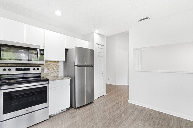 Building Photo - 5530 Coach House Cir
