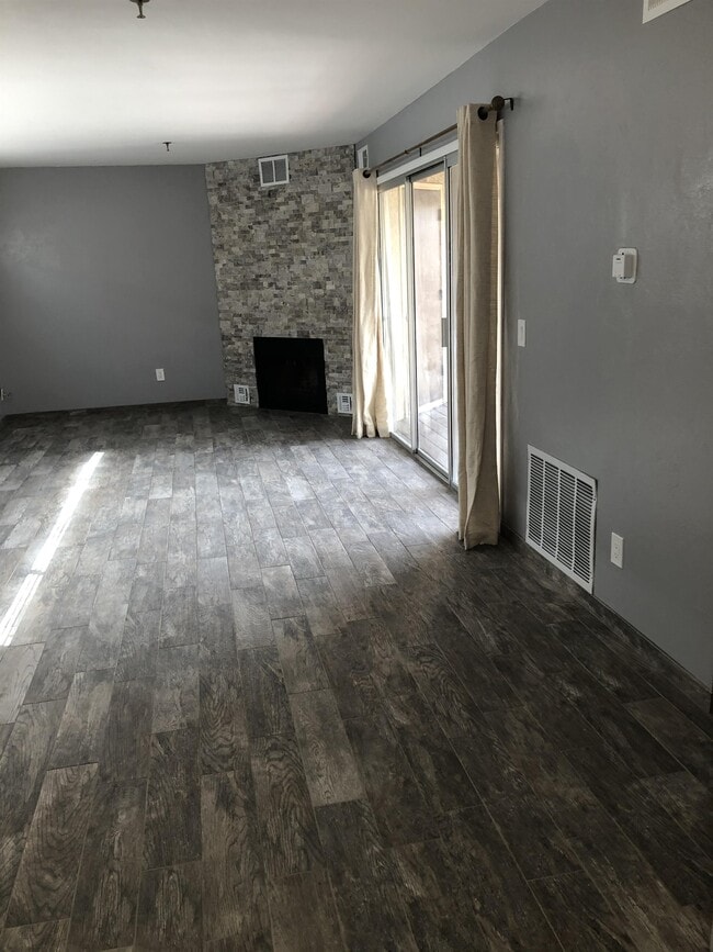 Building Photo - 2601 W Broadway Blvd