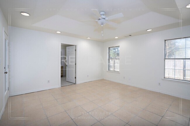 Building Photo - Lovely Brick Home Just Minutes from the Be...