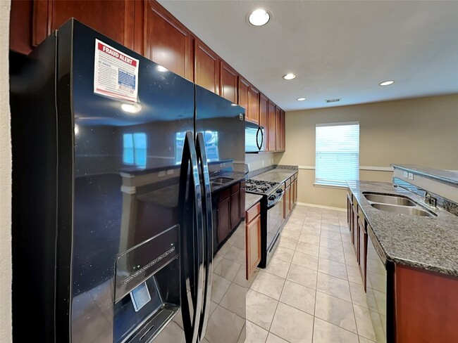 Building Photo - 15326 Boulder Hollow Ln