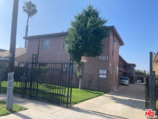 Primary Photo - 1101 W 106th St