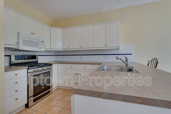 Building Photo - 3706 SW Troy St