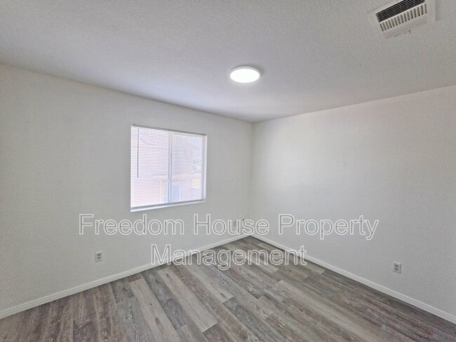 Building Photo - 670 Bourbon St