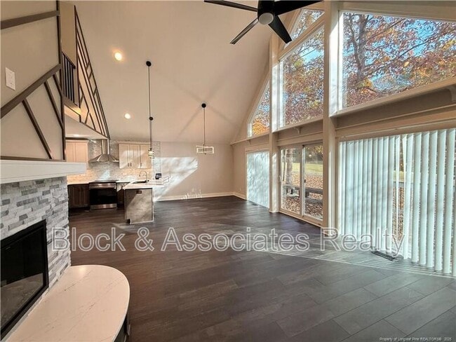 Building Photo - 1610 N Stonegate Dr