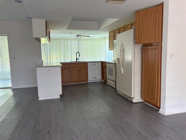 Building Photo - Charming 2-Bedroom Home in Prime Cape Cora...