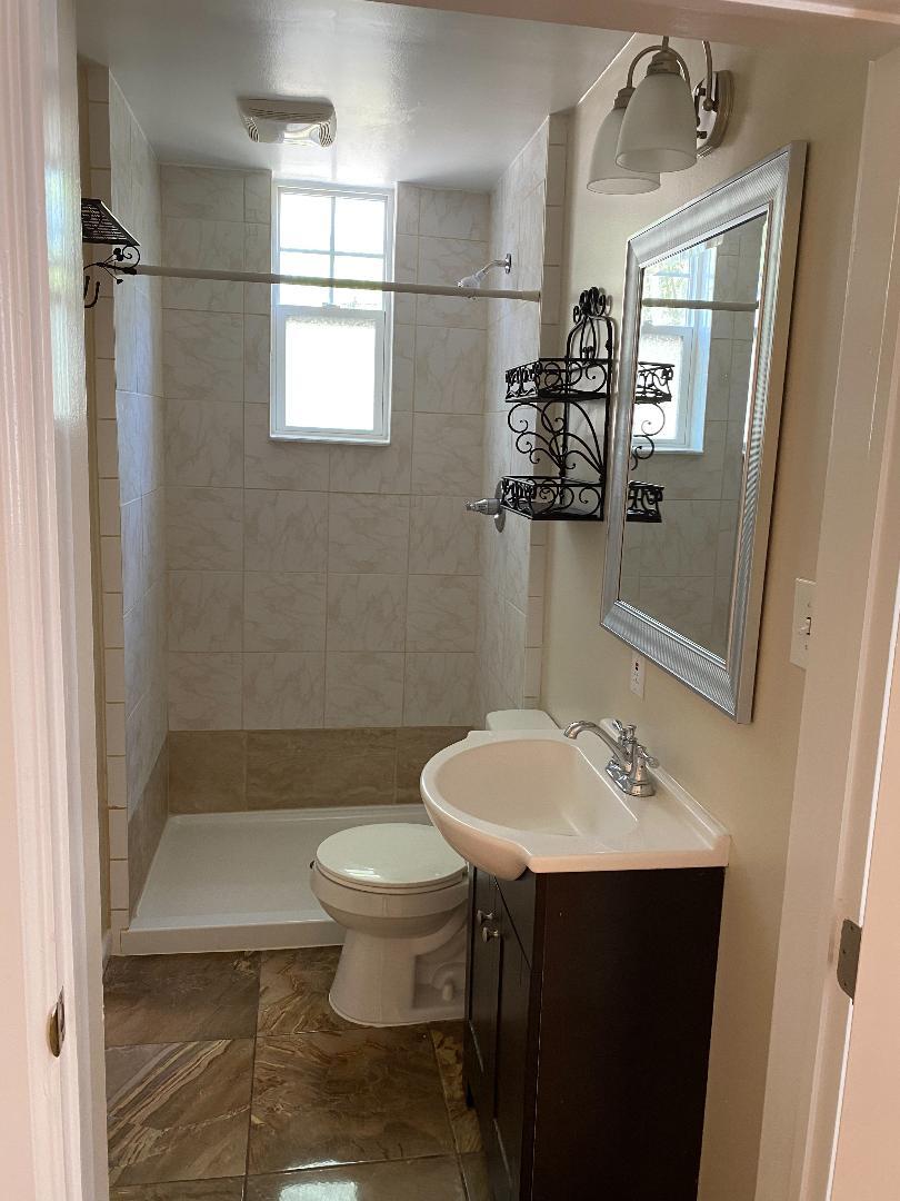 Front Bath - 2737 Riverside Ave