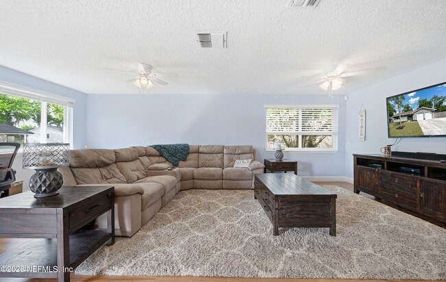 Building Photo - 972 Dostie Cir