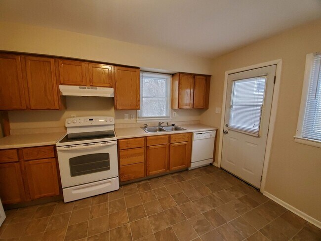 Building Photo - 2 Bedroom Home on South Union!