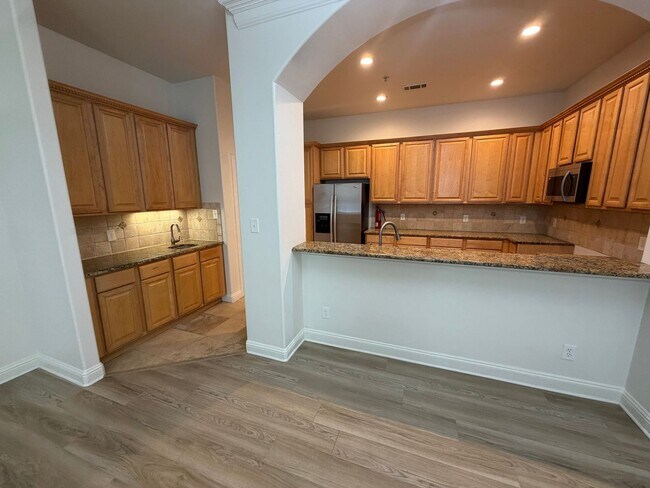 Building Photo - 2320 Stutz Dr