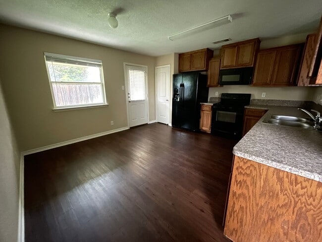 Building Photo - 2903 Montague County Dr