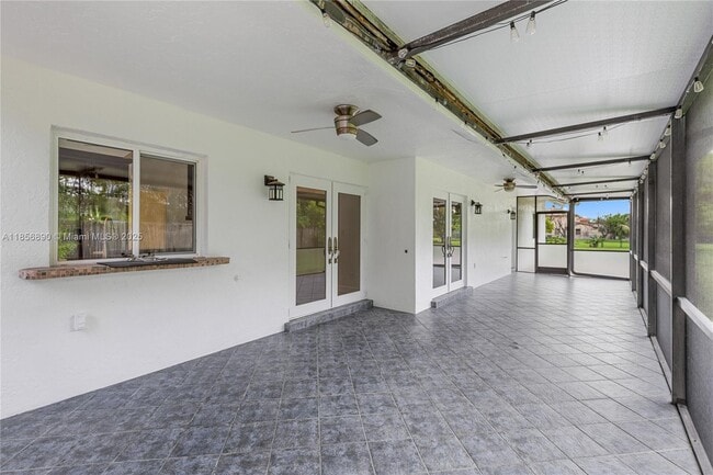 Building Photo - 15800 Surrey Cir