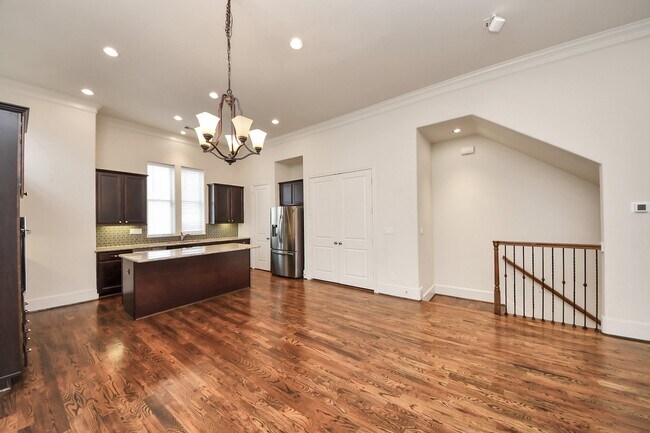 Building Photo - 2061 Fannin Station N