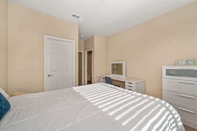 Building Photo - 4097 Southampton St