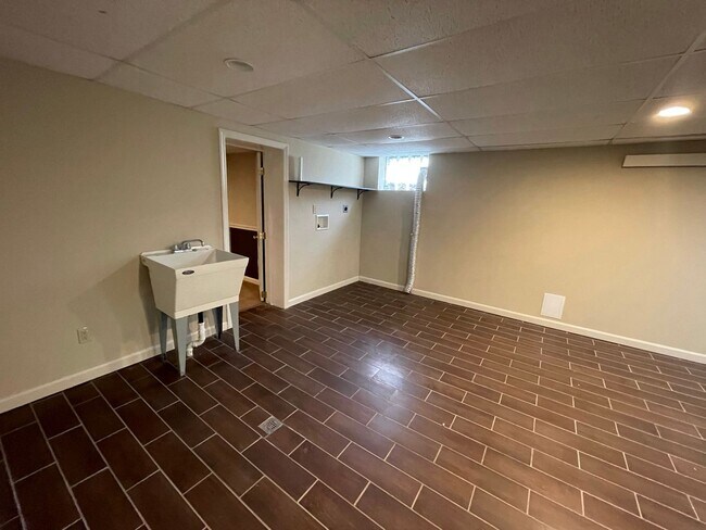 Building Photo - Beautiful 4 Bedroom, 2.5 Bathroom, 3000sq.ft Ranch! Pet Friendly!