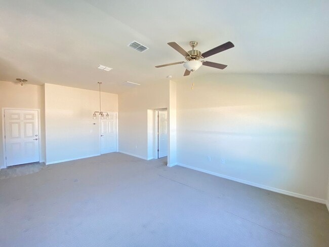 Building Photo - Desirable Marion Oaks Neighborhood 4/2/2 *WON'T LAST*