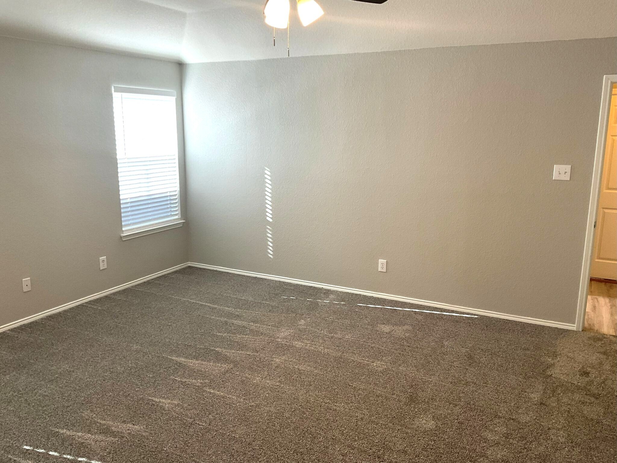 Building Photo - 708 Ridgehill Dr