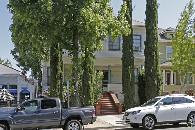 Building Photo - 2217 K St