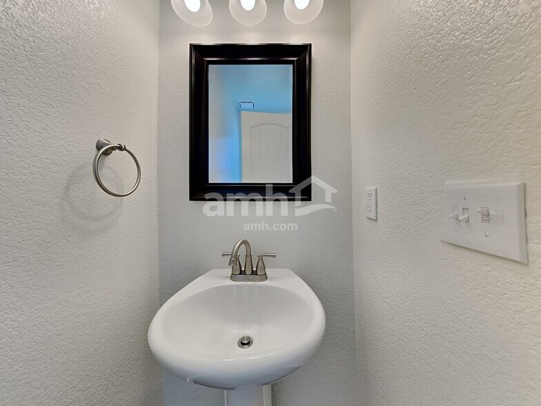 Building Photo - 2496 Sierra Springs Dr