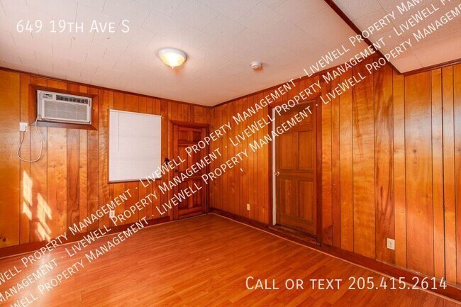 Building Photo - 649 19th Ave S