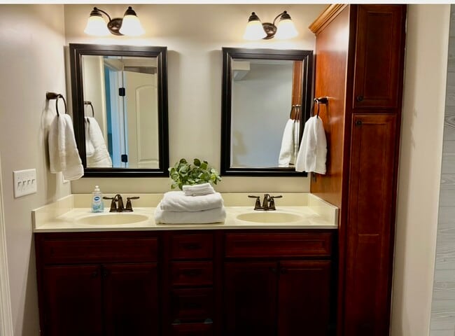 Building Photo - 1924A Leighton Dr